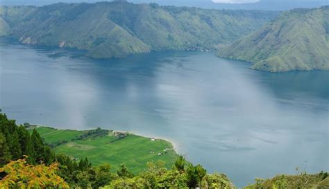 Exploring Lake Toba Parapat: Indonesias Best-Kept Secret