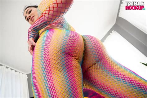 Tgirlshookup une tgirl excitée avec une machine à sexe anal et un gros cul xHamster