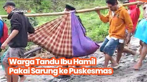 Kasihan Warga Tandu Ibu Hamil Pakai Sarung Ke Puskesmas Bayinya