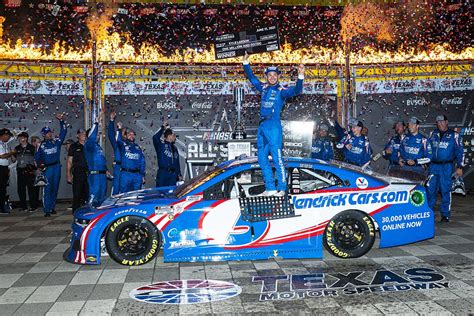 Kyle Larson holds off Keselowski for $1 million All-Star win