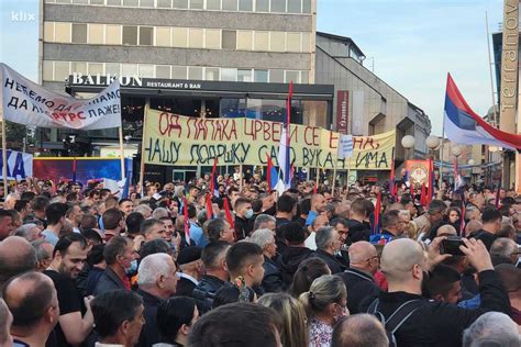 Opozicija održala protest u Banjaluci vladajuće stranke u Bijeljini