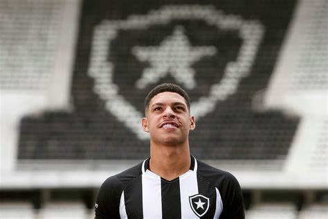 Luis Henrique celebra sequência no Botafogo fala da relação Luís