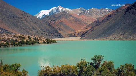 El Pueblo De La Argentina Con Un Cord N De Monta As Y Una Laguna Con