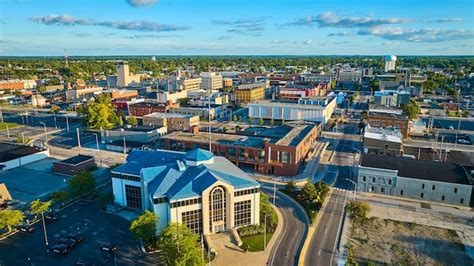 Premium Photo Muncie In With Gorgeous Golden Glow At Sunset With Blue