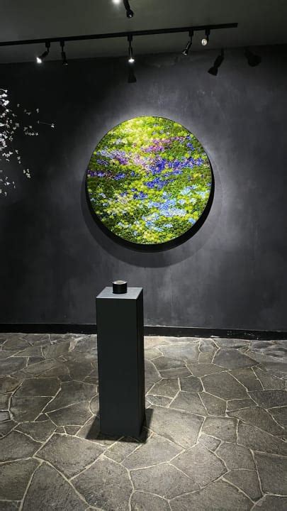 美術作家花道家の亀井紀彦による アートワーク展示ひと雫の景色が開催 AXIS Web デザインの視点で人間の可能性や創造性を