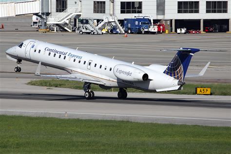 Continental Express Expressjet Airlines Embraer Erj X Flickr