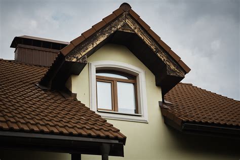 A Guide to Knowing When to Update Your Exterior Window Treatments