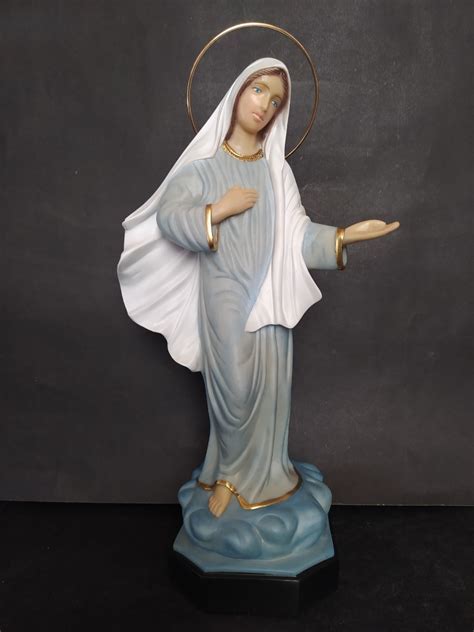 Imagem Nossa Senhora Rainha Da Paz De Medjugorje 30cm Resina Mercado