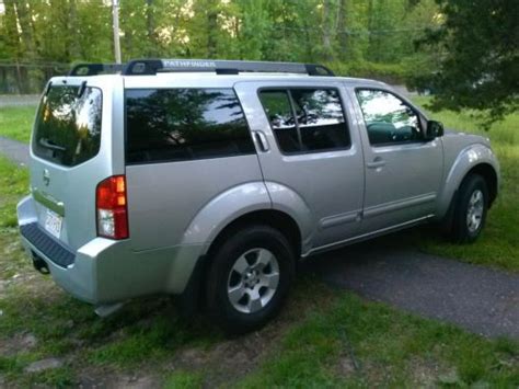 Buy Used 2005 Nissan Pathfinder LE Sport Utility 4 Door 4 0L In