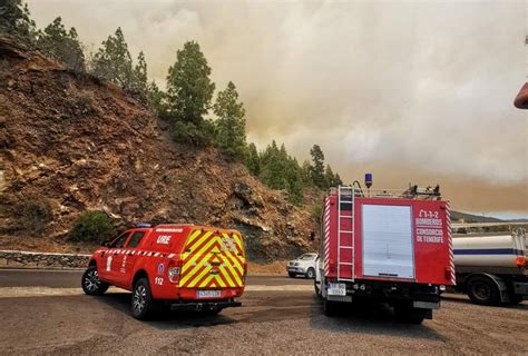 El Incendio De La Palma Sigue Activo Pero La Evoluciona Favorablemente