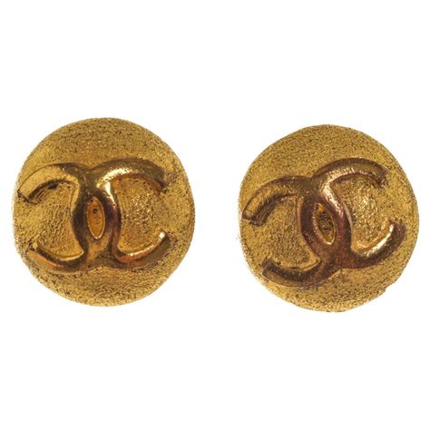 Chanel Gold Cc Round Shaped Logo Earrings For Sale At 1stdibs