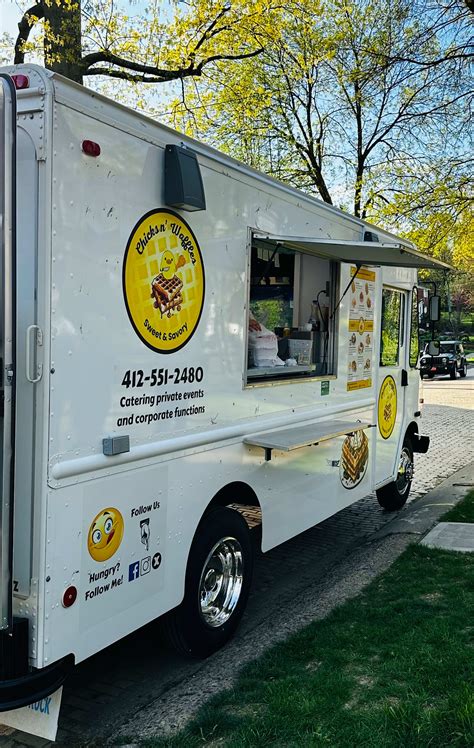 hot chicks food truck 6