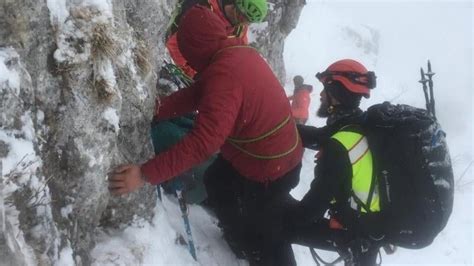 Bloccati Per Una Notte Sul Monte Due Mani Cinque Ragazzi Milanesi