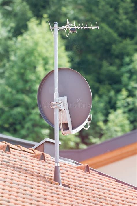 Antenne Parabolique Tv Photo Stock Image Du Mat Riel