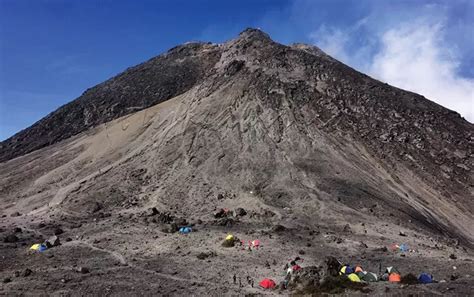 Pasar Bubrah Yang Ada Di Dekat Puncak Gunung Merapi Apakah Itu