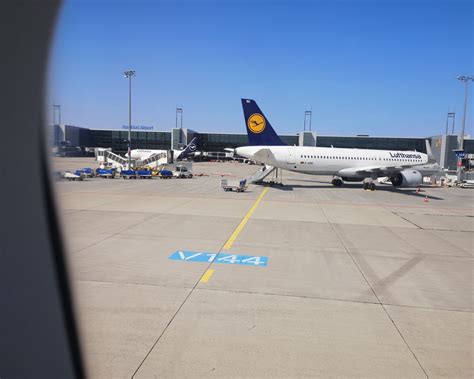 Avis Du Vol Lufthansa Frankfurt Luqa En Affaires