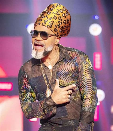 Carlinhos Brown vai lançar biografia para marcar seus 60 anos