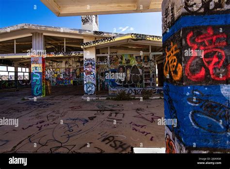 Abandoned Gas Service Station Graffiti Stock Photo - Alamy