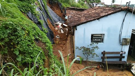 Chuva Provoca Deslizamentos De Barreiras E Alagamento De Ruas No Recife