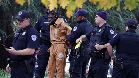 Man Arrested With Gun At Park Near Us Capitol Police Say Abc7 Los