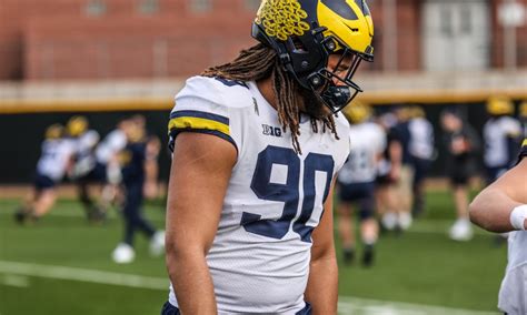 Michigan football edge defender enters 2023 NFL draft