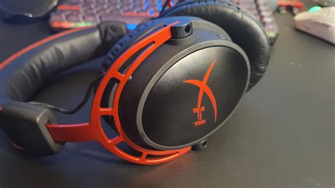 HyperX Cloud Alpha Wireless review: Huge battery, great sound - Dexerto