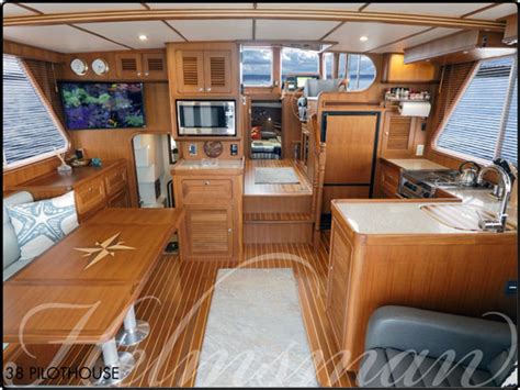 HELMSMAN - Helmsman Trawler Yachts