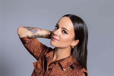 Alizée au plus mal la chanteuse partage une triste nouvelle à ses fans