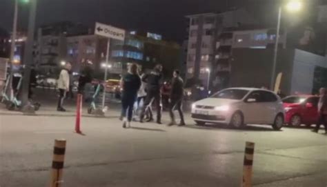 Kocaeli İzmit meydanında yaklaşık 20 kişi birbirine girdi