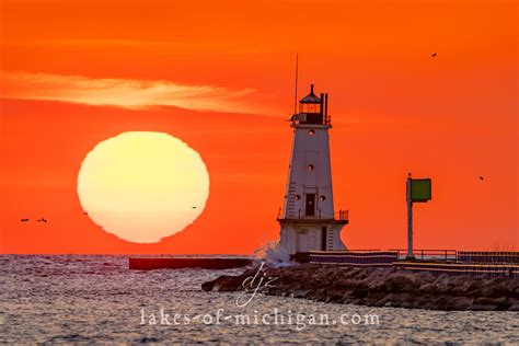 Ludington Breakwater Lighthouse At Sunset 2021 — Aerial Landscape