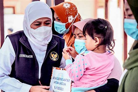 Setelah Banjir Lahar Dingin Gubernur Khofifah Tinjau Jembatan DAM Yang