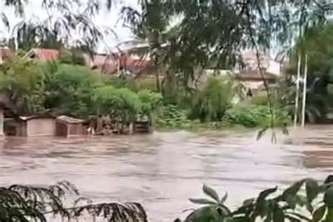 Curah Hujan Tinggi Akibatkan Banjir Bandang Dan Tanah Longsor Di 6