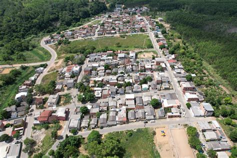 Prefeitura entrega mais de 100 títulos de propriedade às famílias