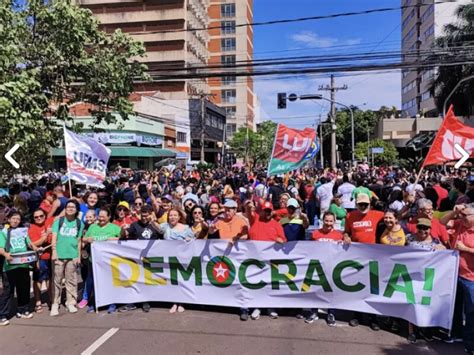 Após desfile Grito dos Excluídos pede por democracia em Campo Grande