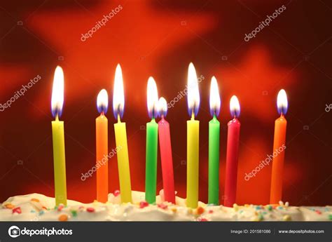 Neuf Bougies D anniversaire Allumées Ferment Peu Profondes Dof image