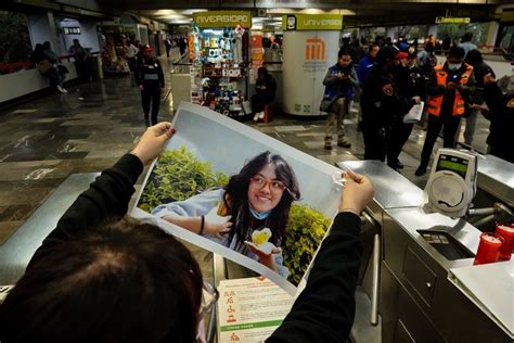 Familia de Yaretzi joven que murió por choque en Línea 3 del Metro