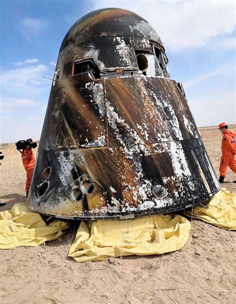 La Capsule Shenzhou Retourne Sur Terre En Simulant Une Mission Lunaire