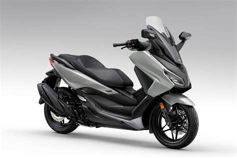 Honda Forza 350 2023 recebe atualizações no design e novas cores na Europa