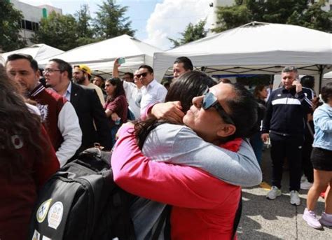 Estudiantes De La Unam E Ipn Varados En Acapulco Por Otis Llegan A Cdmx