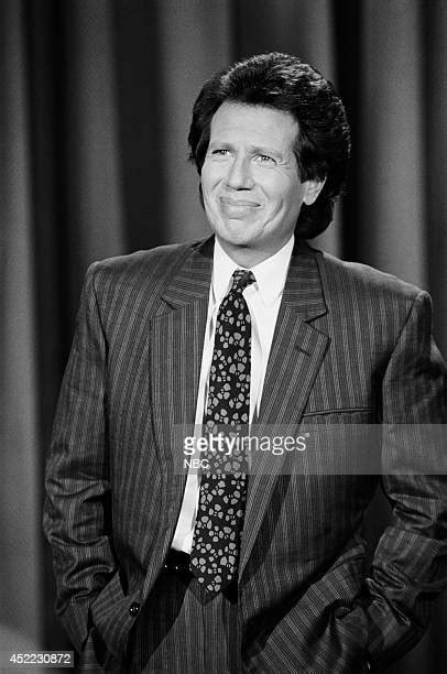 220 Garry Shandling Tonight Show Photos & High Res Pictures - Getty Images