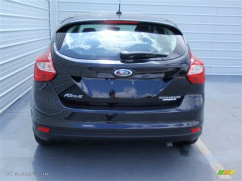 Tuxedo Black Ford Focus Titanium Hatchback Photo