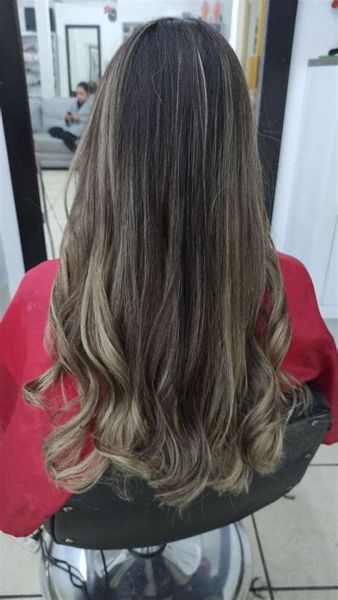 Balayage Dorado Cenizo Pelo Largo Con Ondas Peinados Con Ondas En