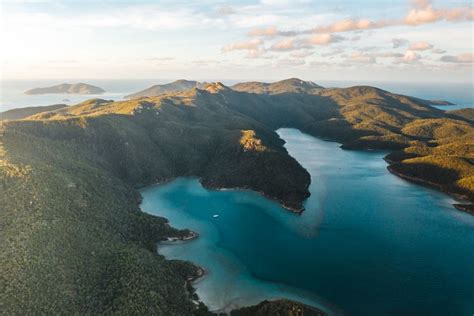 Reasons You Should Visit The Whitsundays This Autumn Sailing