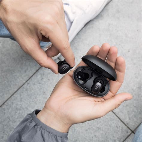 У Apple AirPods новый конкурент — представлены беспроводные наушники ...