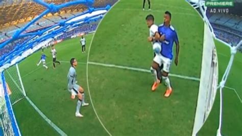 VAR de Cruzeiro x Botafogo analisa gol anulado e possível pênalti