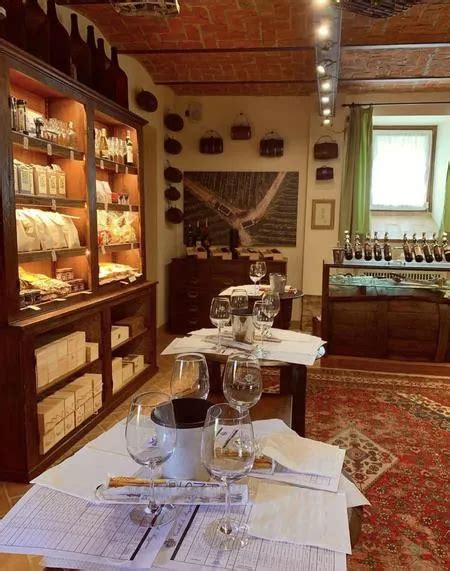 Visita In Cantina Con Degustazione Al Castello Di Razzano Holidoit