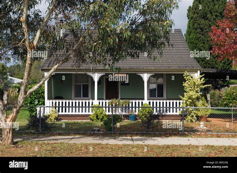 Maison Australienne Avec Jardin Banque De Photographies Et Dimages