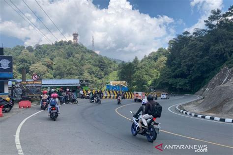 Jalur Puncak Cianjur Ramai Lancar Hari Kedua Penerapan Ganjil Genap