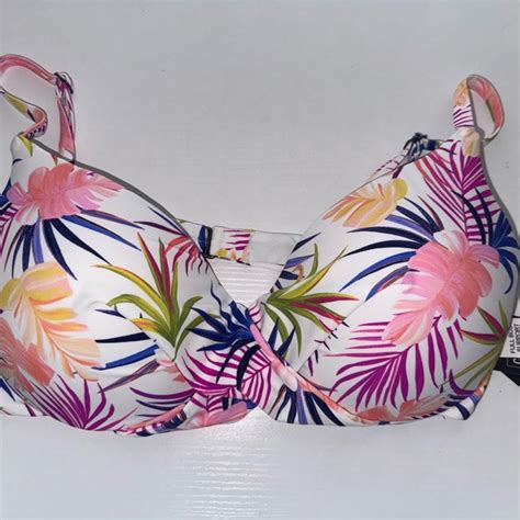Island Escape Swim Island Escape Tropical Floral Bikini Top Poshmark