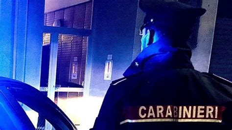 Uccide La Madre 90enne E Poi Si Impicca Tragedia A Milano I Corpi